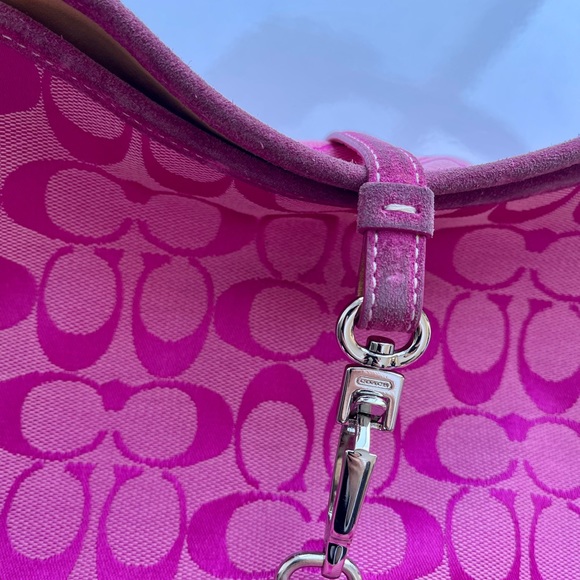 Fuchsia Pink COACH Signature Handbag 💞 - Picture 6 of 7
